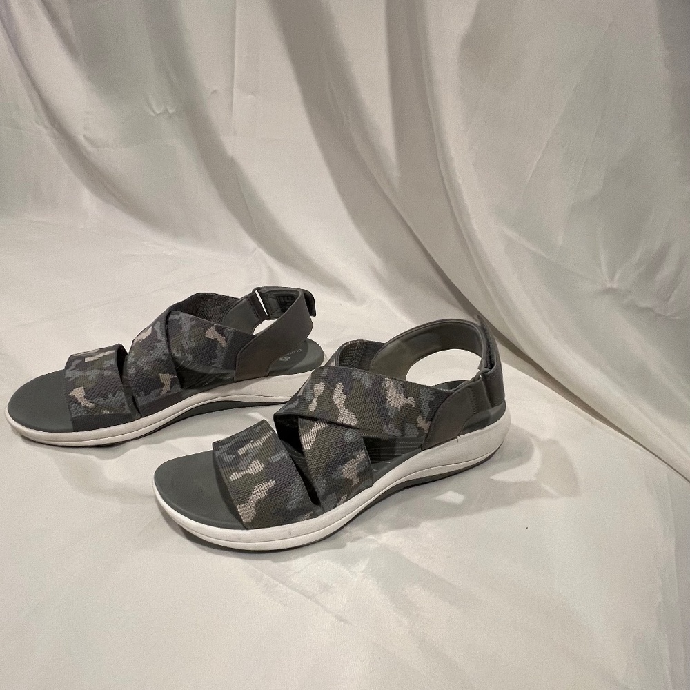 Clarks Cloudsteppers Olive/Gray Camo Sandals Size 8.5 *EUC*